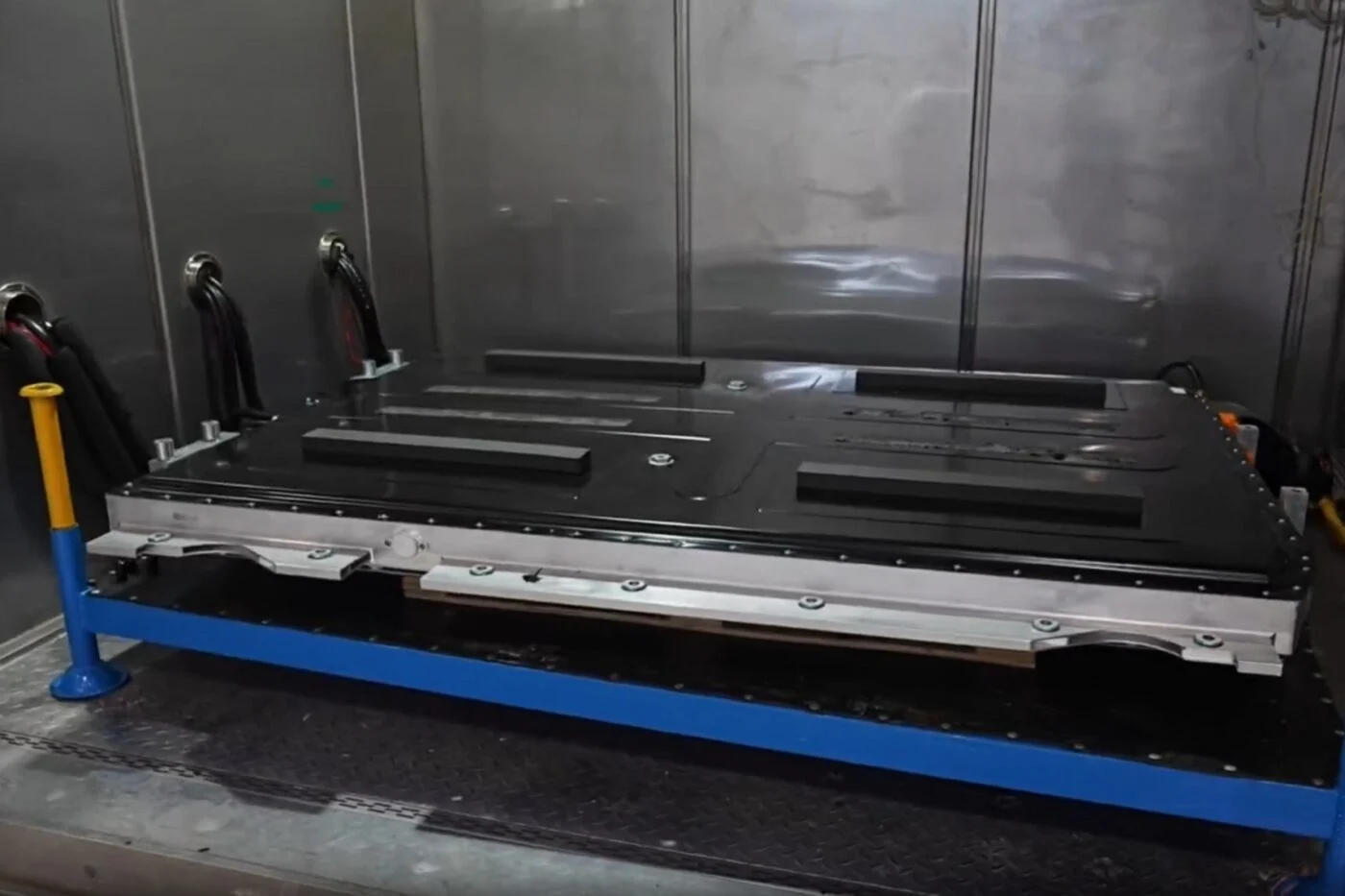 FAW Hongqi's 12C ultra-fast charging battery pack.