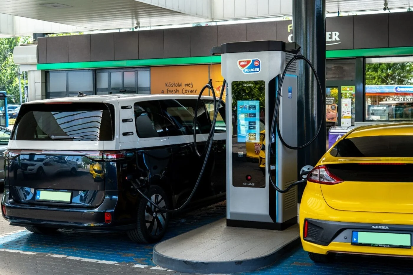 A MOL Plugee fast-charging station in Hungary.